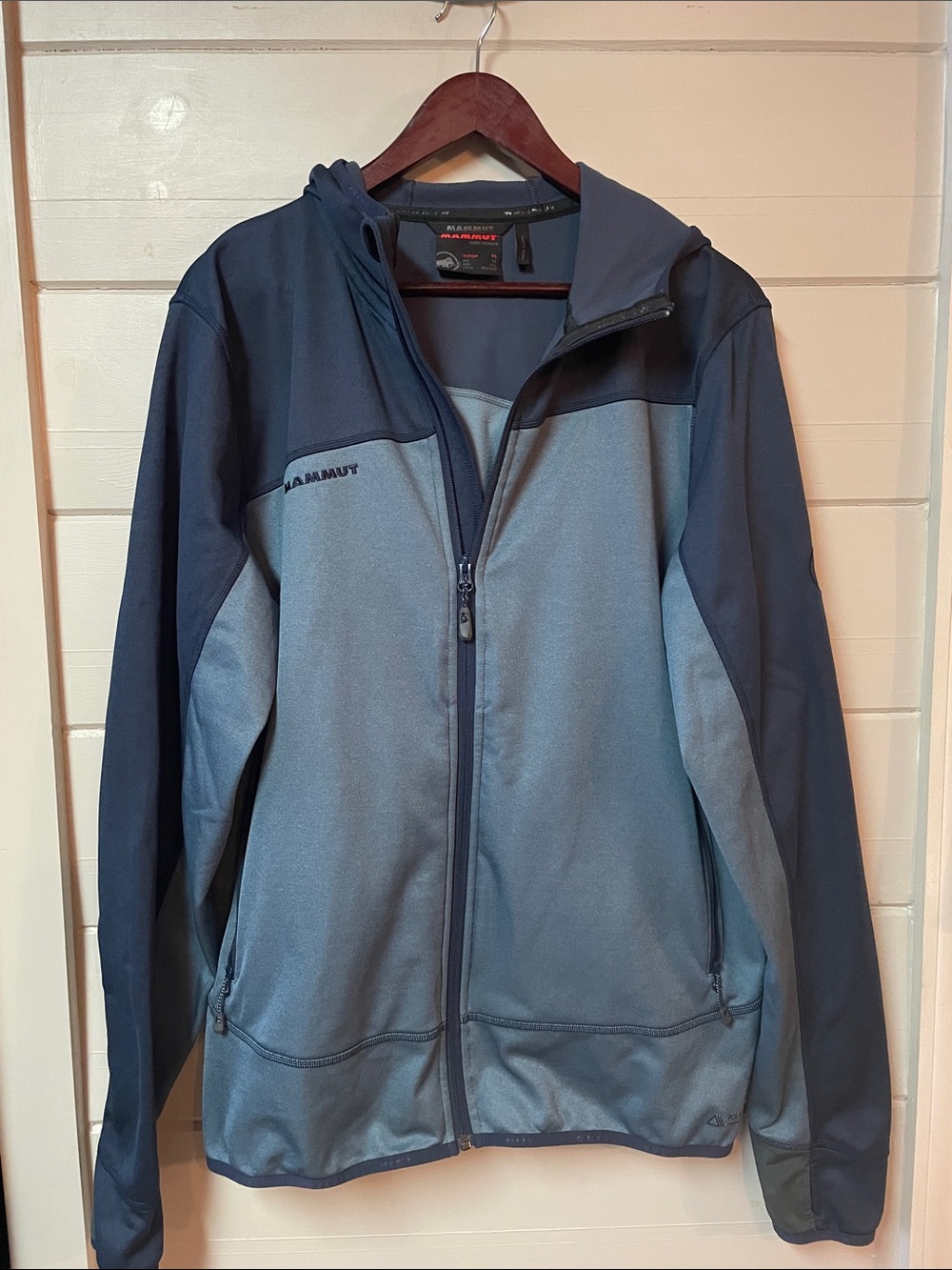 Mammut Borah Fleece
Polartec Thermal Pro Hoodie Jacket Blue Men's Size XL.